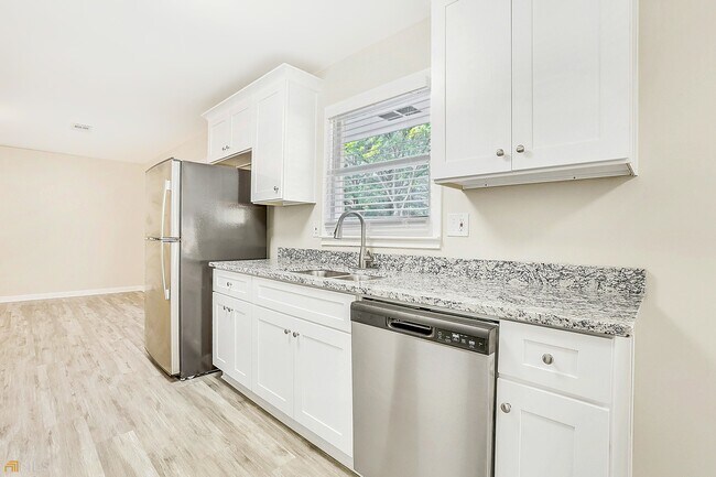 Building Photo - 777 Sage Ln NW