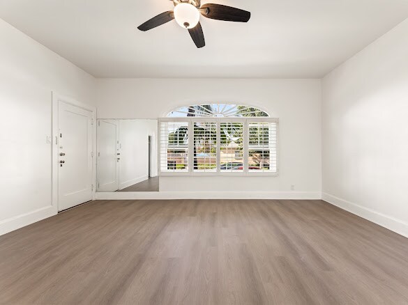 Foto del edificio - 6250 S Van Ness Ave