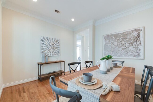 Foto del edificio - 5438 Crooms St