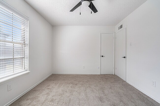 Foto del edificio - ReNew Bartlett Village