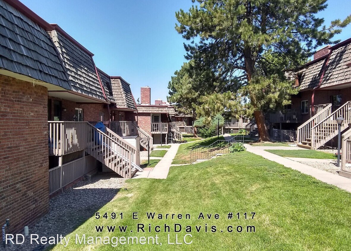 Foto principal - 5491 E Warren Ave
