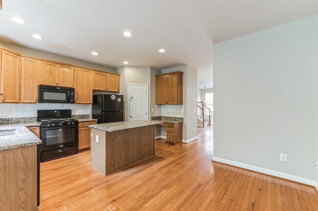 Building Photo - Stunning 3Bd/3.5Bth TH in the Serene Grove...