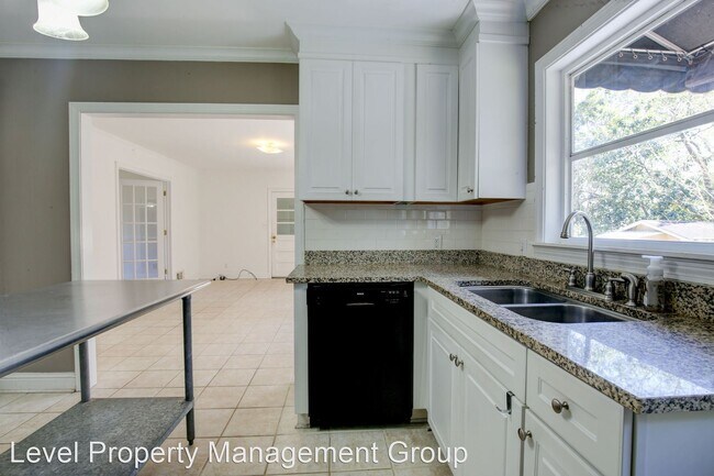 Building Photo - 3 br, 1.5 bath House - 602 Gayfer Ave.