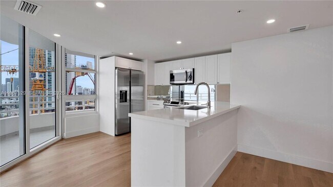 Building Photo - 555 NE 34th St
