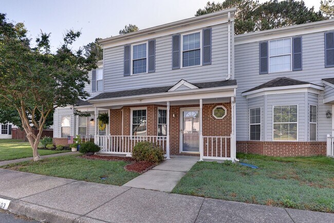 Foto del edificio - Convenient Coventry Townhome