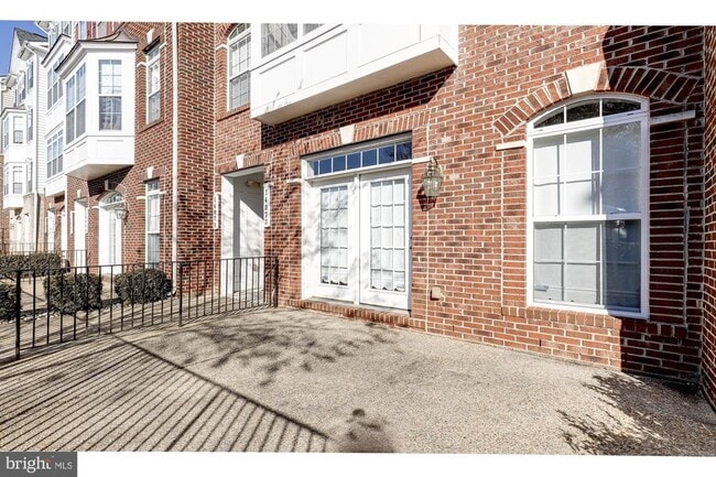 Building Photo - 14873 Cloverdale Rd
