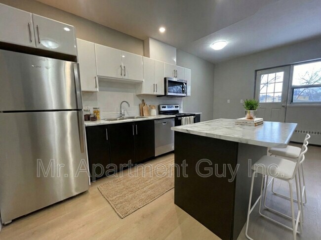 Building Photo - 45 Paisley Blvd W