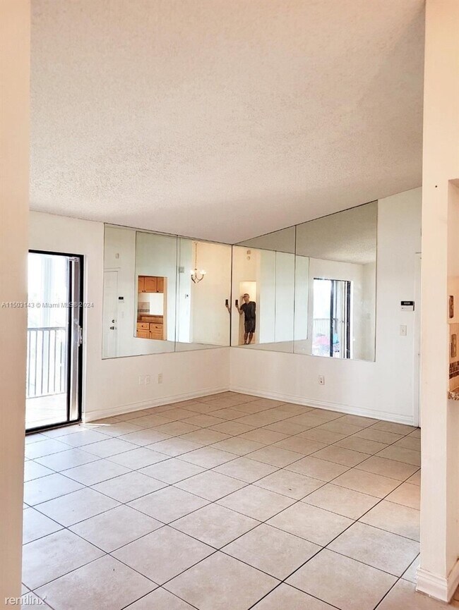 Foto del edificio - 3 br, 2 bath House - 468 NE 206th Ln Apt 202