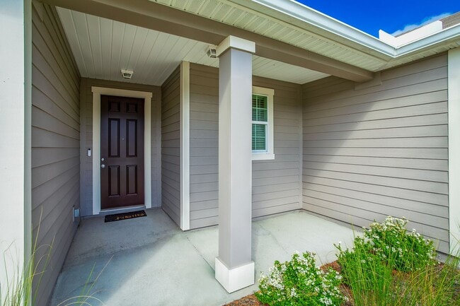 Building Photo - Spacious 3BR Home with Flex Space, Large Backyard & Open Floor Plan