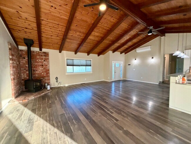 Building Photo - 3 BED 2 BATH IN COTTONWWOOD, CA