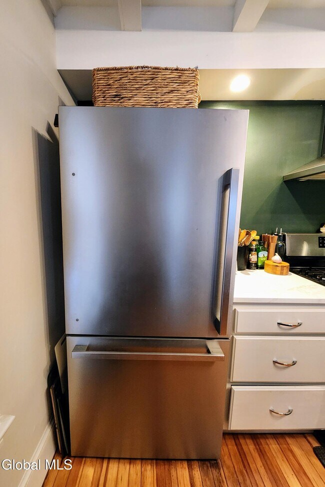 Foto del edificio - 11 Ingersoll Ave