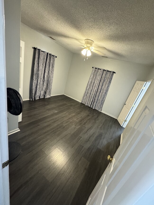 Front bedroom with attached bathroom - 1717 Cherokee Rd