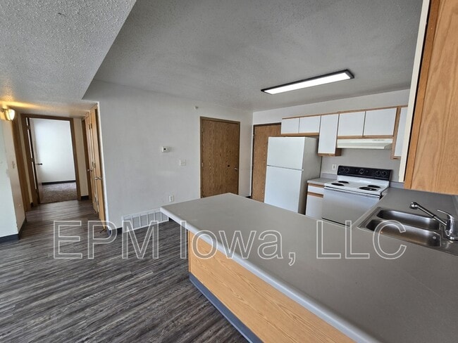 Building Photo - 60 Miller Ave SW