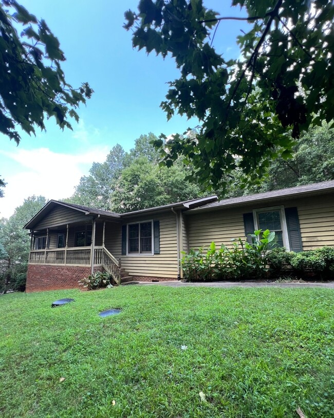 Building Photo - 193 Edgewood Ridge Rd