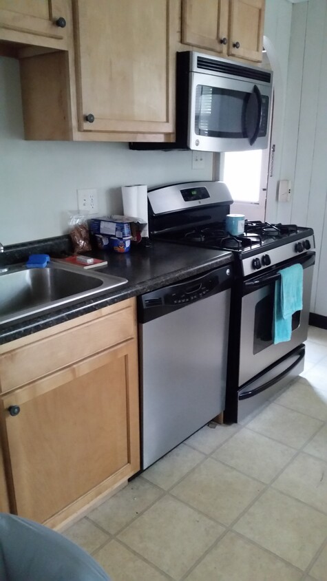 remodeled kitchen - 408 Hovey Ave