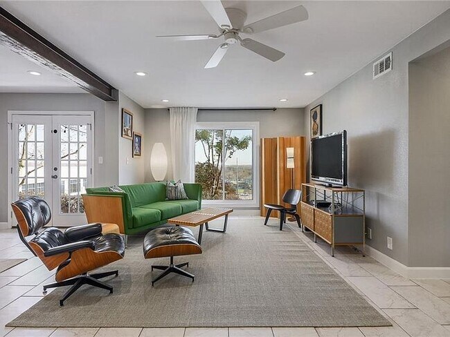 Foto del edificio - 6501 E Hill Dr