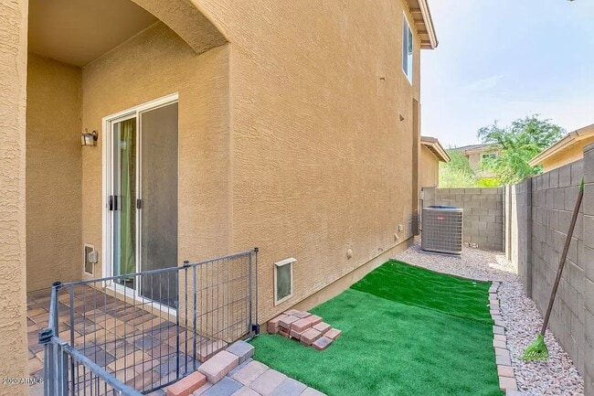 Building Photo - 7423 S 27th Way