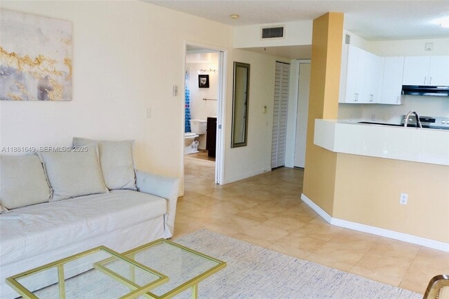 Building Photo - 19999 E Country Club Dr