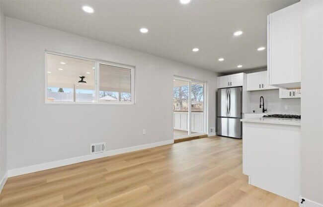 Foto del edificio - 1436 S Yates St