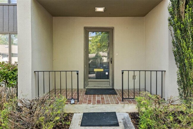 Foto del edificio - 72 Ivy Pkwy NE