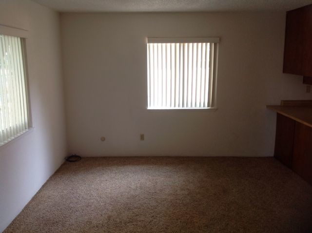Building Photo - Duplex For Rent in Modesto