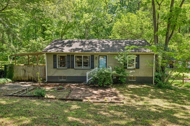 Building Photo - 1410 Cobb Branch Dr
