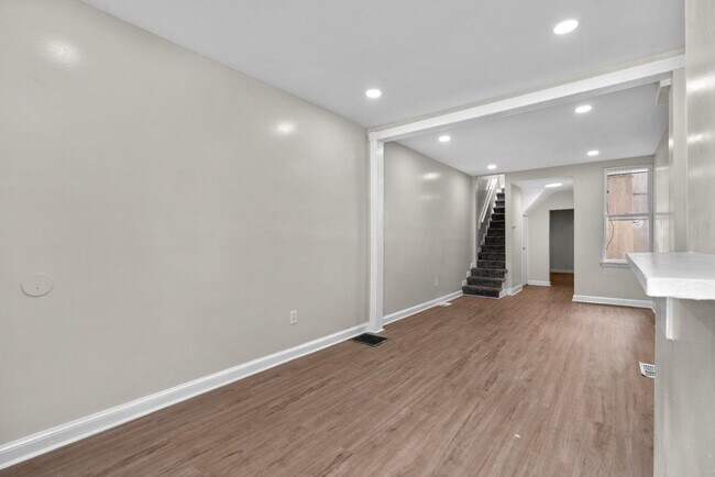 Foto del edificio - 434 N Patterson Park Ave