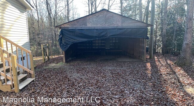 Foto del edificio - 4 br, 2 bath House - 435 Summit Rd.