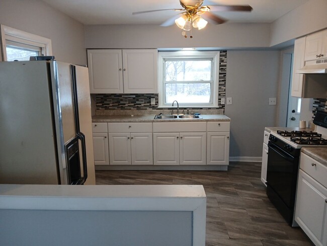 Building Photo - 2423 Rose Ave