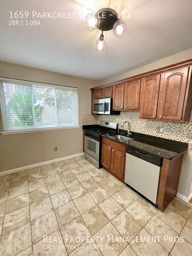 Building Photo - 1659 Parkcrest Cir