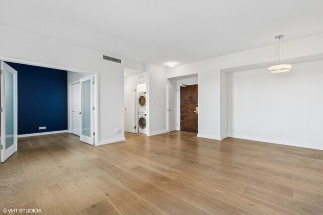 Foto del edificio - 2100 N Lincoln Park W