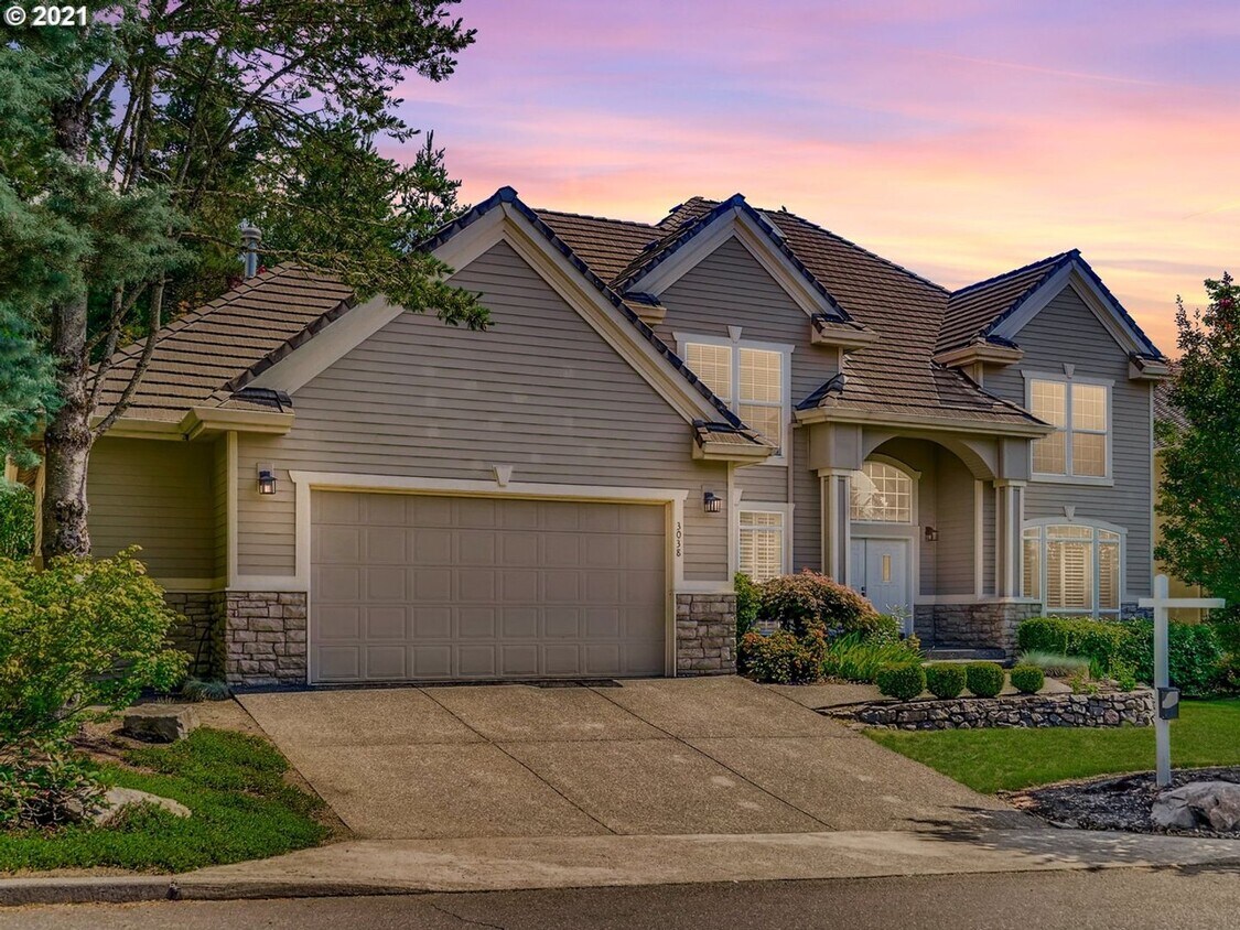 Primary Photo - Forest Heights Stunner- Located just a few...