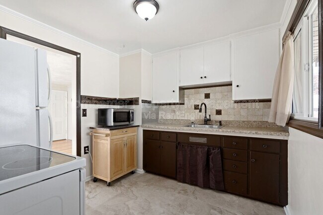 Building Photo - 112 W Amherst Ct