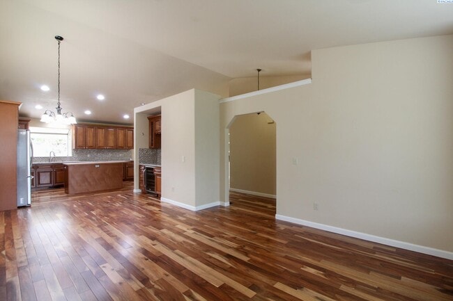 Foto del edificio - 3 Bed/2 Bath House in Southeast Kennewick