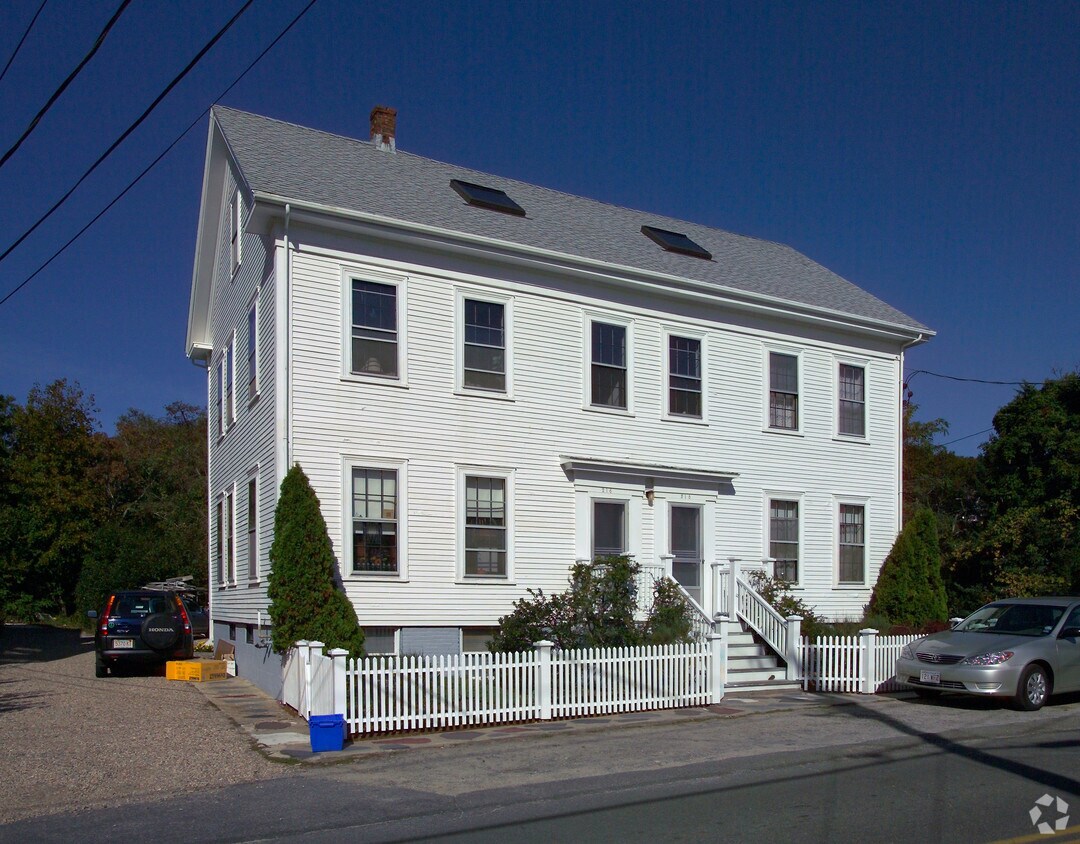 Primary Photo - 216 Bradford St