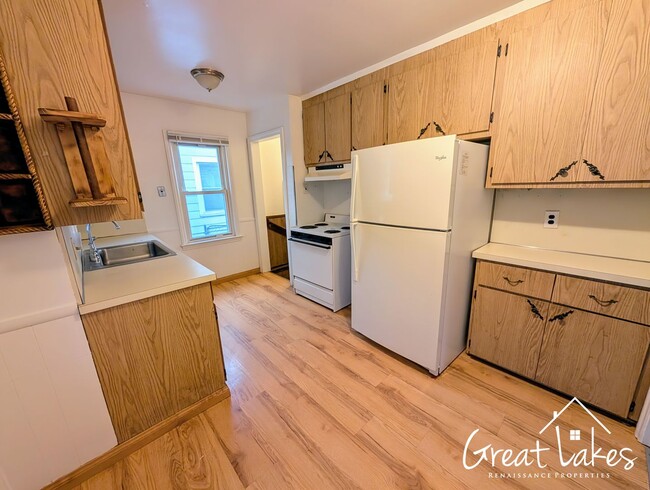 Building Photo - $200 OFF FIRST MONTH'S RENT - Cozy 2 Bedro...