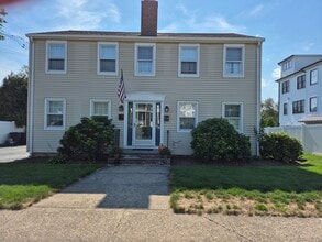 Building Photo - 136 Fox St