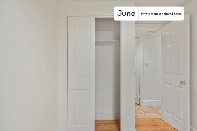 Building Photo - Room in Shared 3 bed/1 bath home