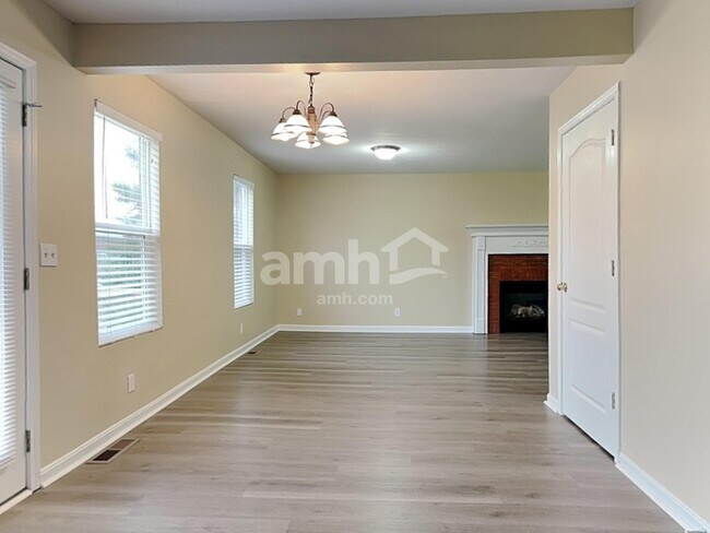 Foto del edificio - 9021 Braxton Dr