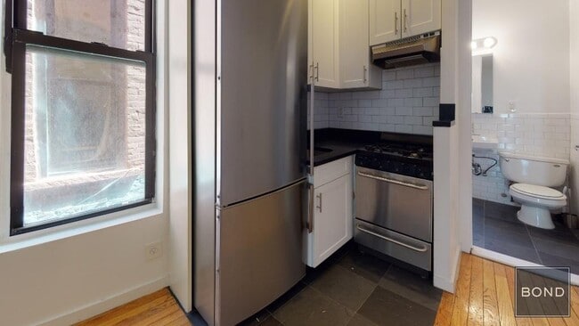 Building Photo - 312 E 91st St