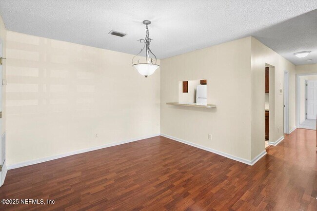 Foto del edificio - 3765 Crown Point Rd