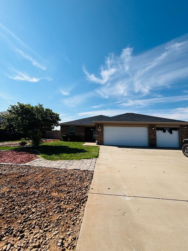 Building Photo - 505 Almond Tree Ln