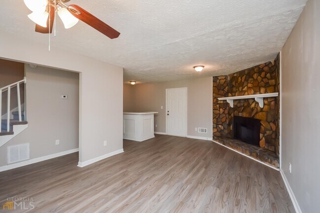 Foto del edificio - 4532 Browns Mill Ferry Rd