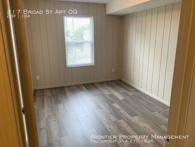 Building Photo - NICE 2 Bedroom Apartment in Warrensburg