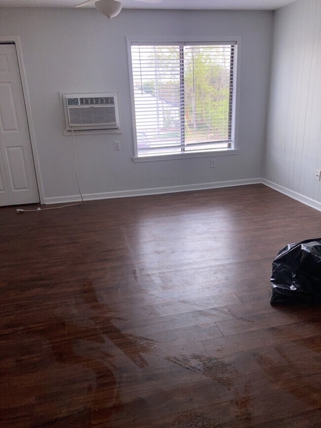 Foto del edificio - 220 Walnut Hill Dr