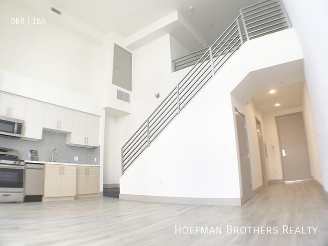 Building Photo - 1039 S Hobart Blvd