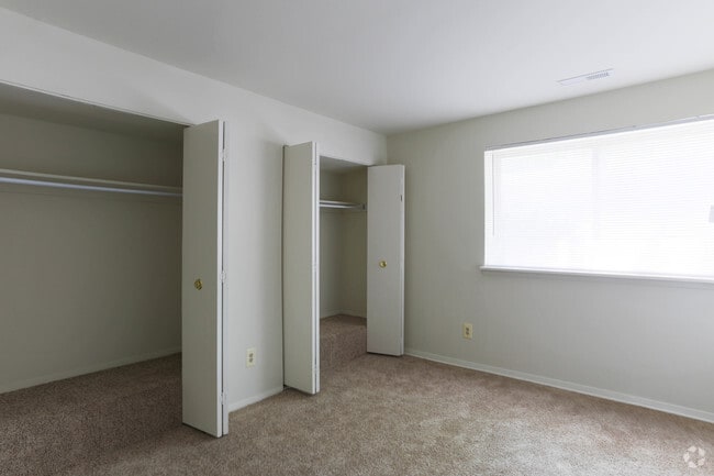 2BR, 2BA - 1100 SF - St. Charles at Olde Court Apartments