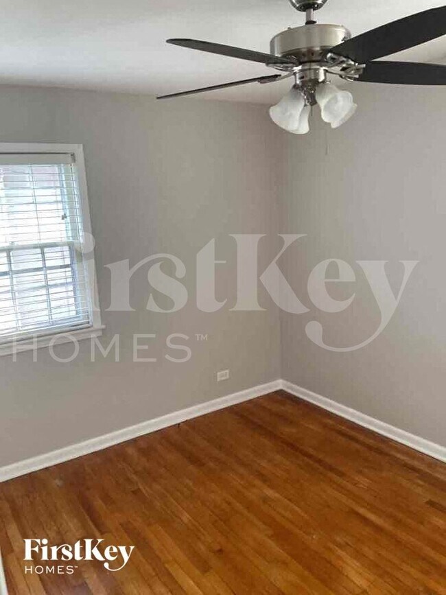 Foto del edificio - 18244 Center Ave