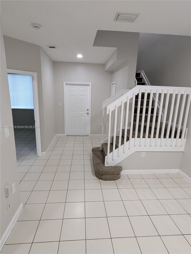 Building Photo - 1413 SE 24th Ct