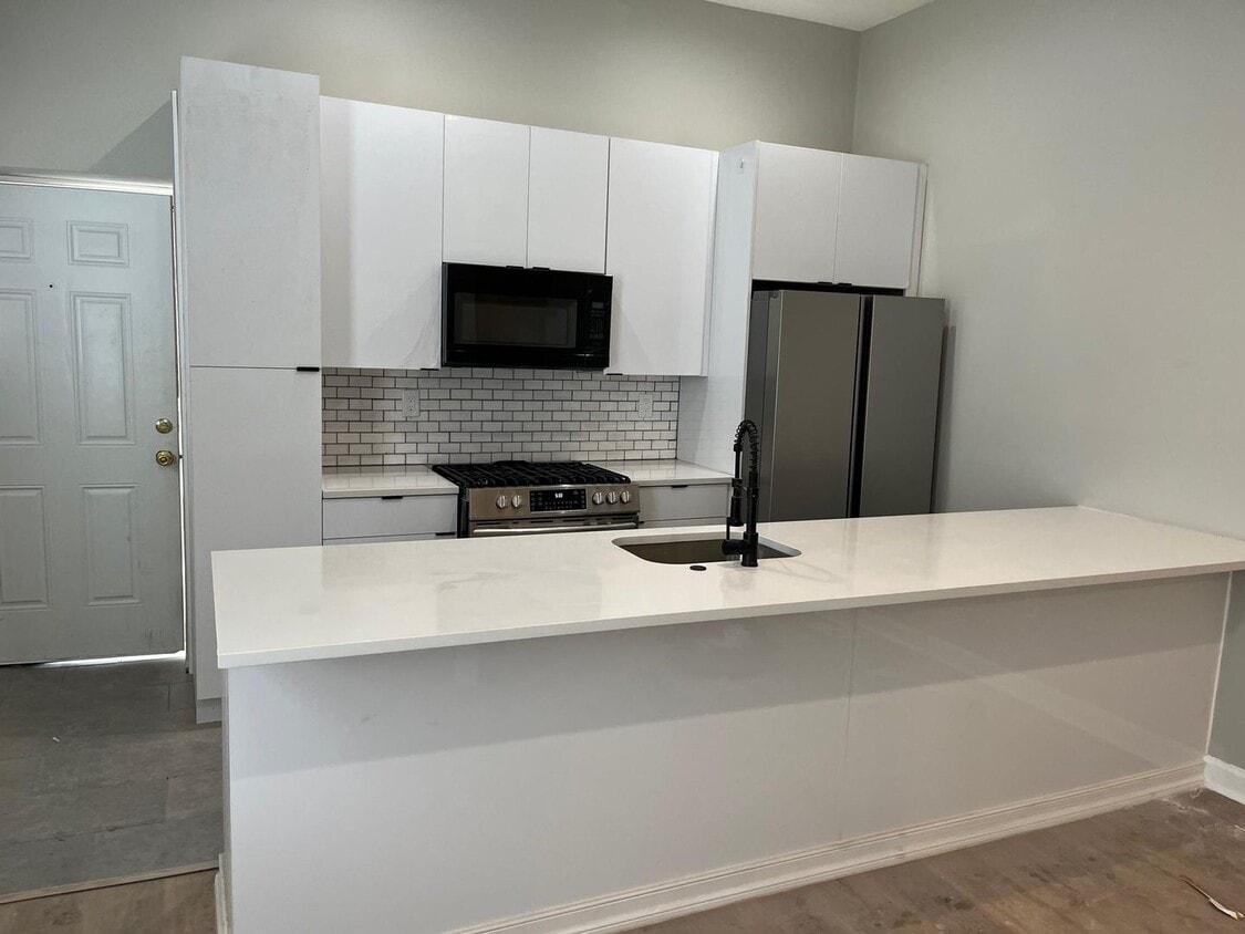 Photo - 4051 Baring St